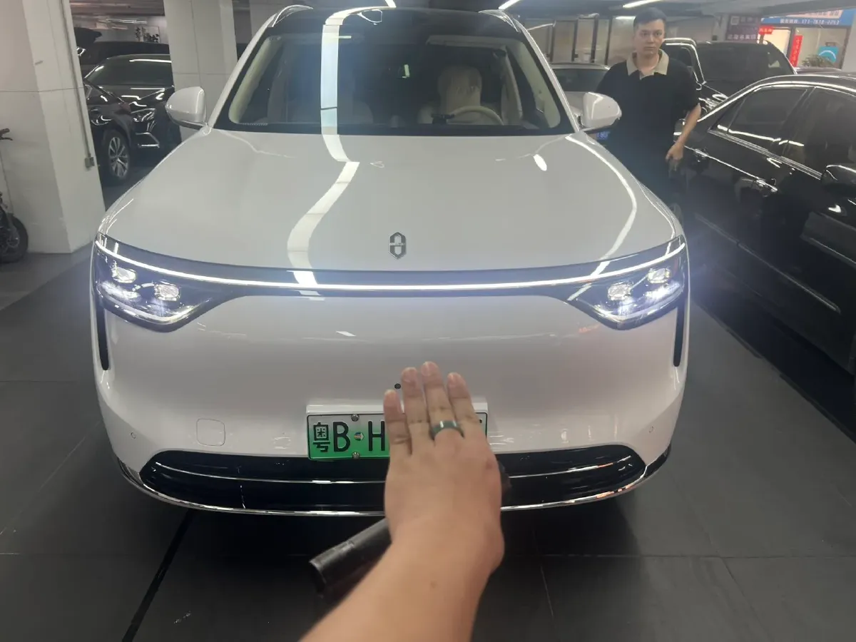 2025 AITO AITO M8 REEV 160HP REEV 53.4KWH,autocango,china used car exporter,china ev exporter,chinese used car exporter,chinese used ev exporter