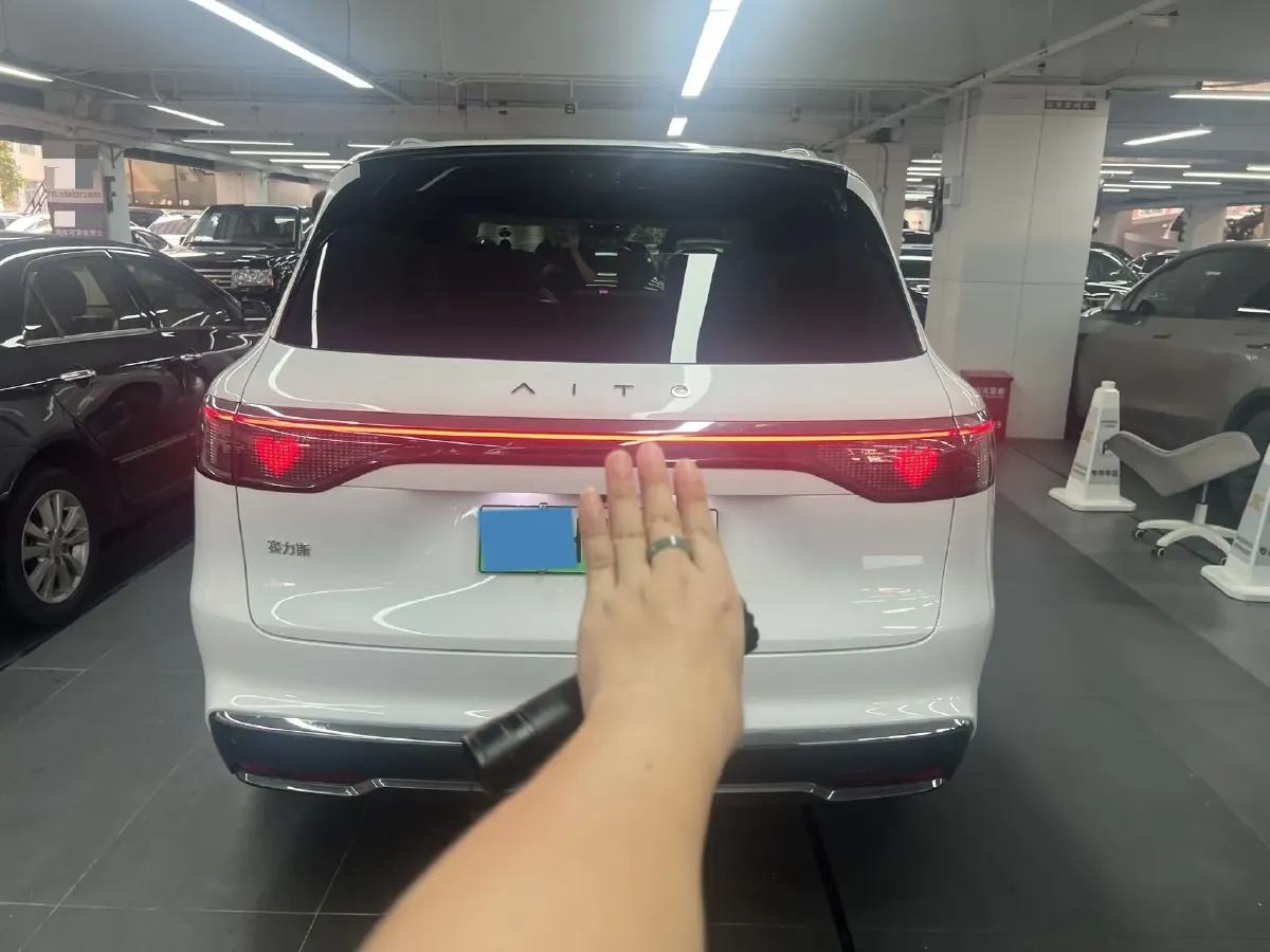 2025 AITO AITO M8 REEV 160HP REEV 53.4KWH,autocango,china used car exporter,china ev exporter,chinese used car exporter,chinese used ev exporter