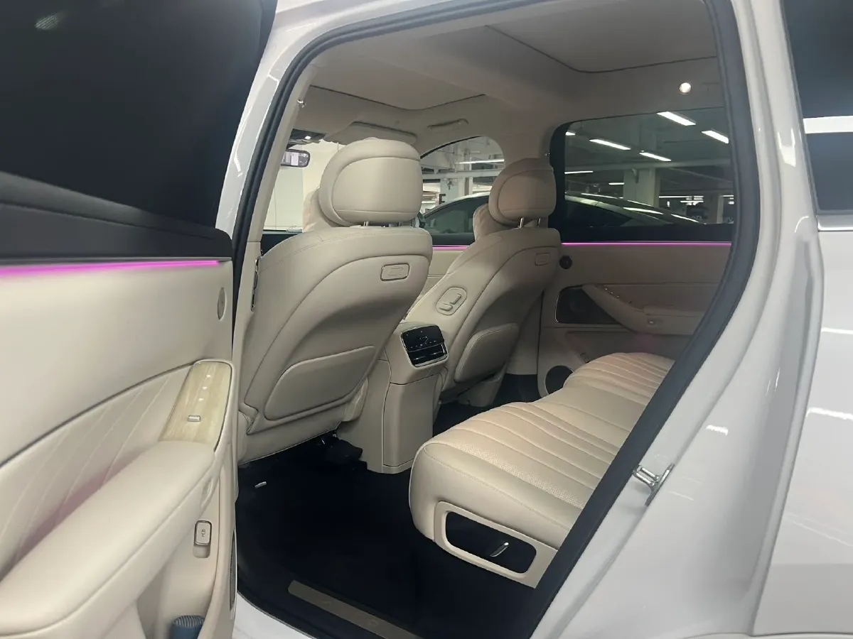 2025 AITO AITO M8 REEV 160HP REEV 53.4KWH,autocango,china used car exporter,china ev exporter,chinese used car exporter,chinese used ev exporter