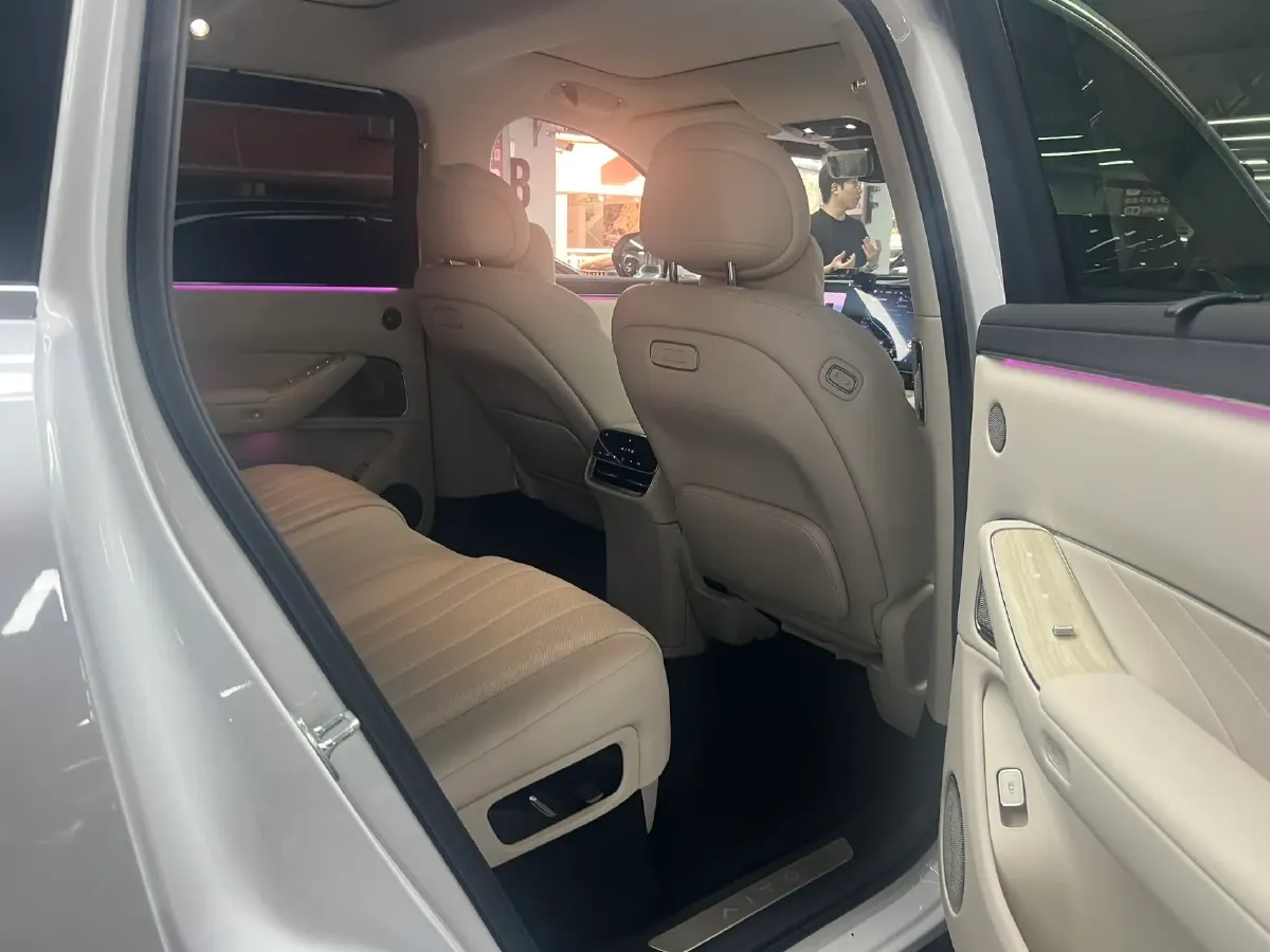 2025 AITO AITO M8 REEV 160HP REEV 53.4KWH,autocango,china used car exporter,china ev exporter,chinese used car exporter,chinese used ev exporter