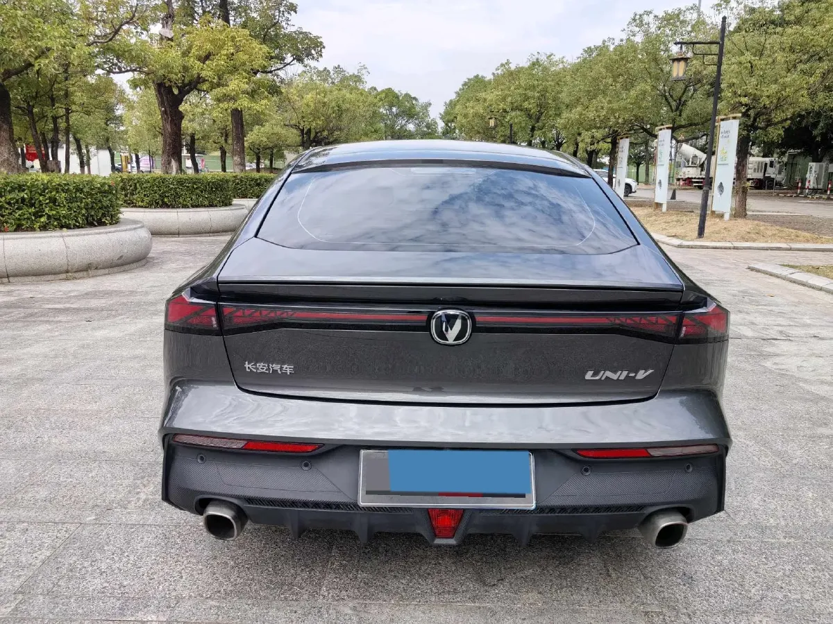 2022 ChangAn UNI-V 1.5T 188HP L4 7DCT,autocango,china used car exporter,china ev exporter,chinese used car exporter,chinese used ev exporter