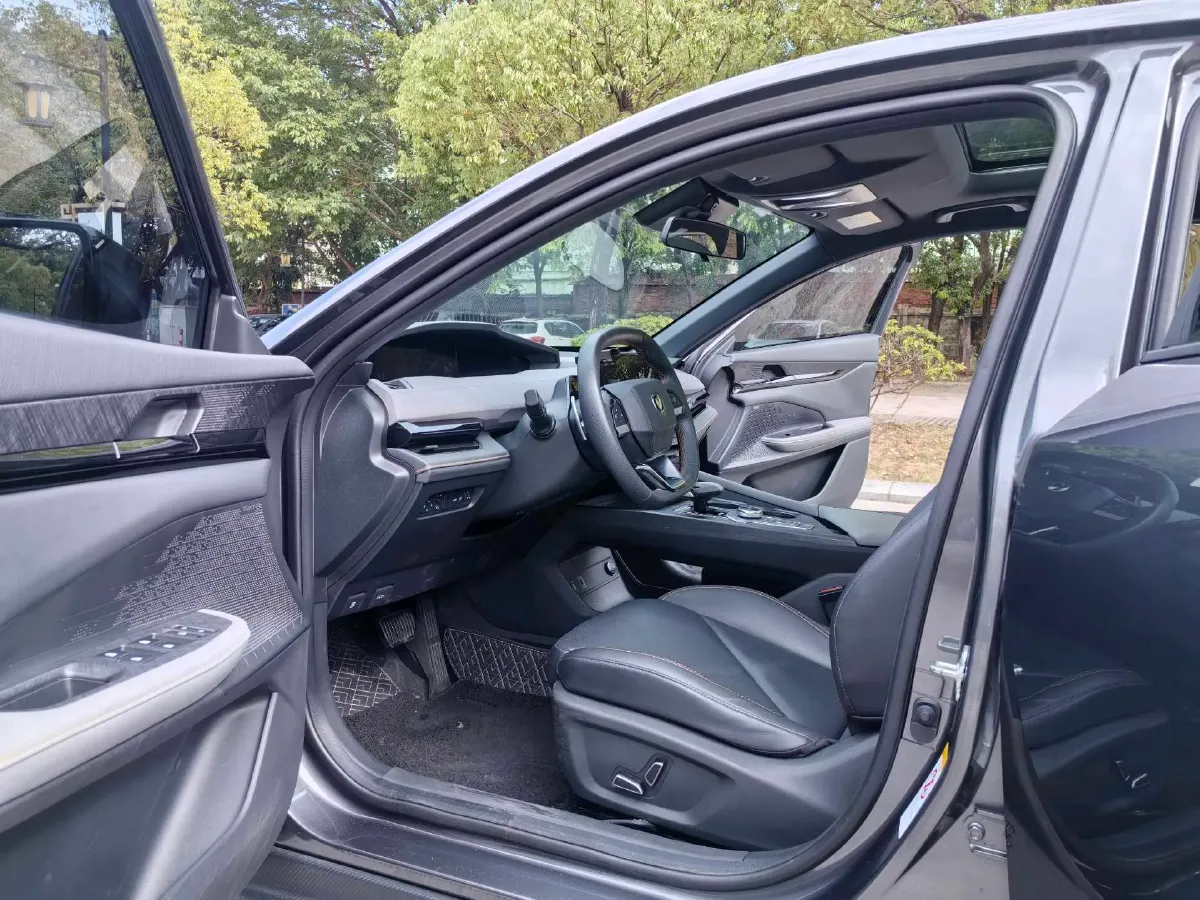 2022 ChangAn UNI-V 1.5T 188HP L4 7DCT,autocango,china used car exporter,china ev exporter,chinese used car exporter,chinese used ev exporter