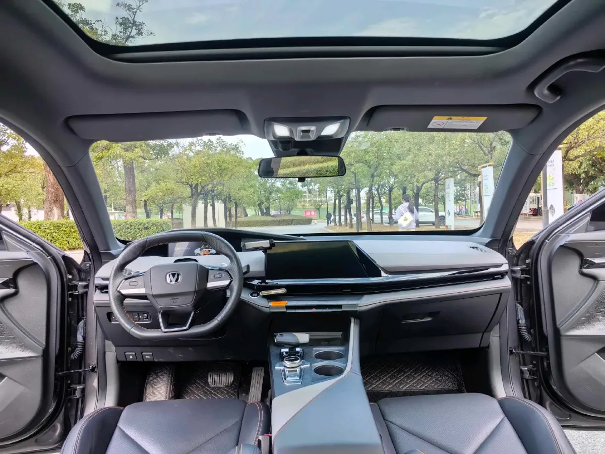 2022 ChangAn UNI-V 1.5T 188HP L4 7DCT,autocango,china used car exporter,china ev exporter,chinese used car exporter,chinese used ev exporter