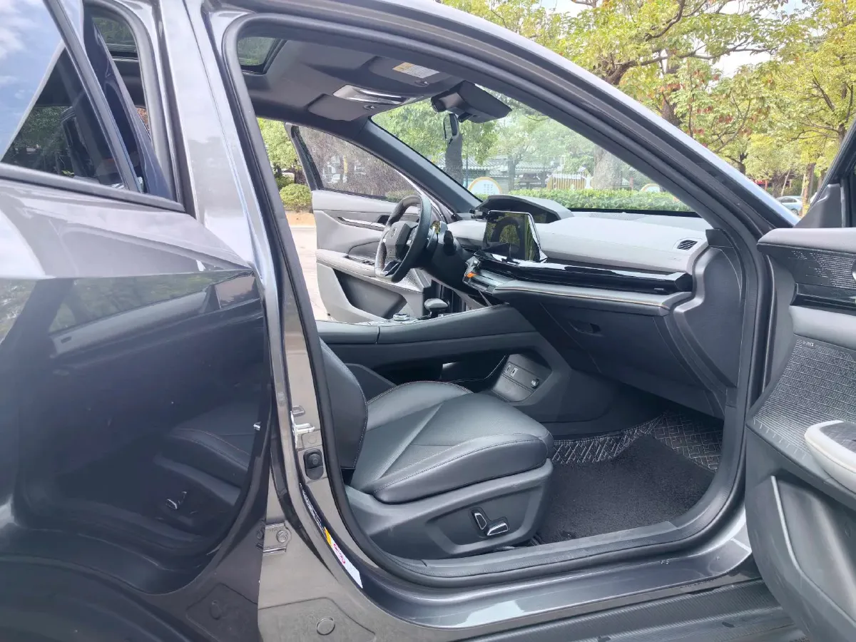 2022 ChangAn UNI-V 1.5T 188HP L4 7DCT,autocango,china used car exporter,china ev exporter,chinese used car exporter,chinese used ev exporter