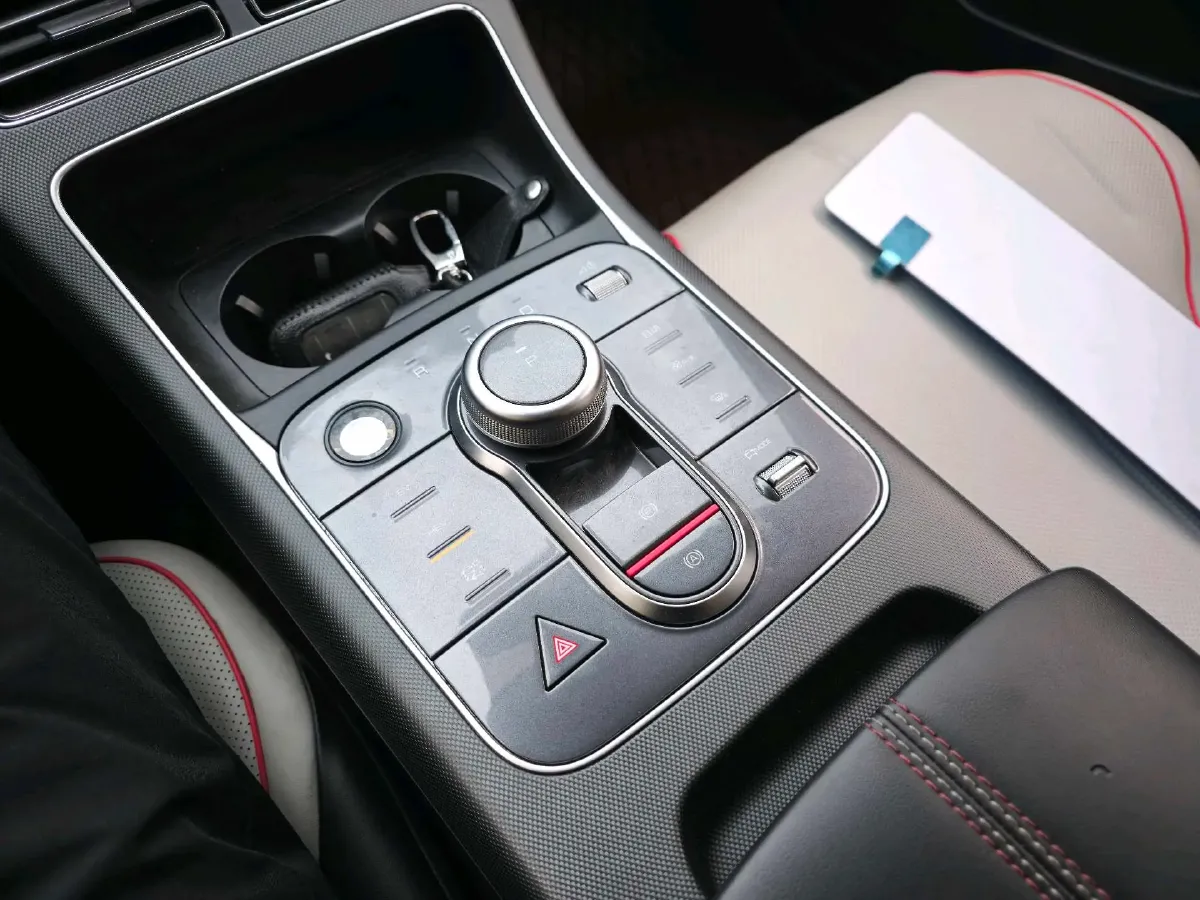 2022 Roewe RX5 MAX 1.5T 181HP L4 6AT,autocango,china used car exporter,china ev exporter,chinese used car exporter,chinese used ev exporter