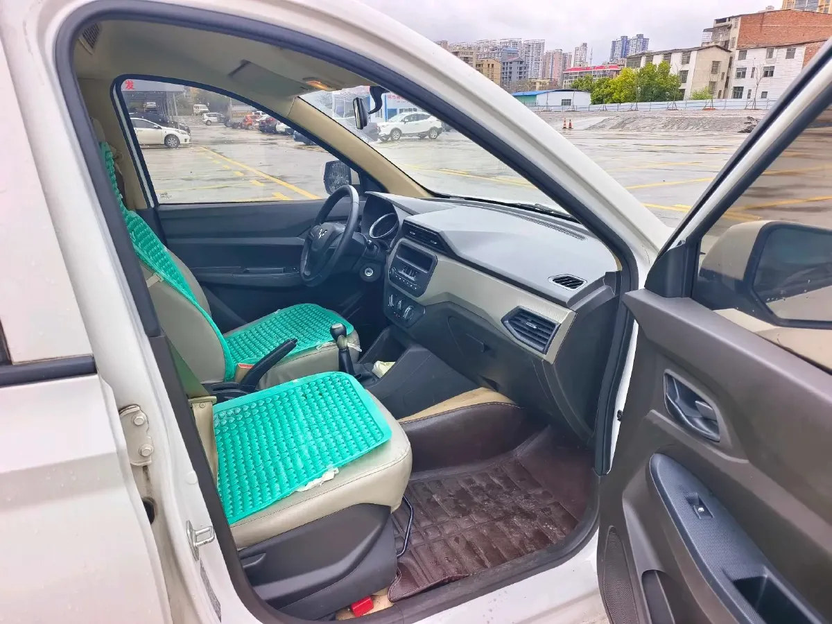 2018 WuLing HongGuang 1.5L 105HP L4 5MT,autocango,china used car exporter,china ev exporter,chinese used car exporter,chinese used ev exporter