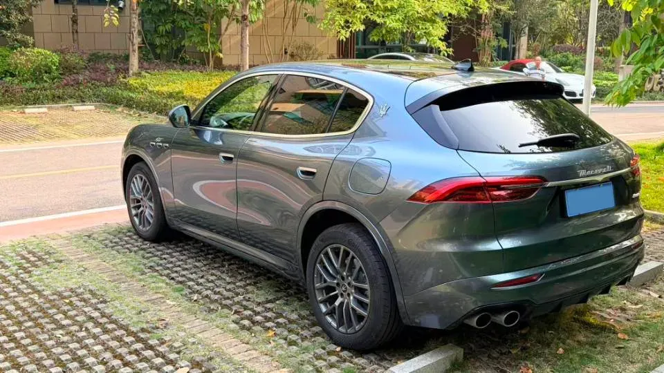 2022 Maserati Levante 2.0T 330HP L4 8AT,autocango,china used car exporter,china ev exporter,chinese used car exporter,chinese used ev exporter