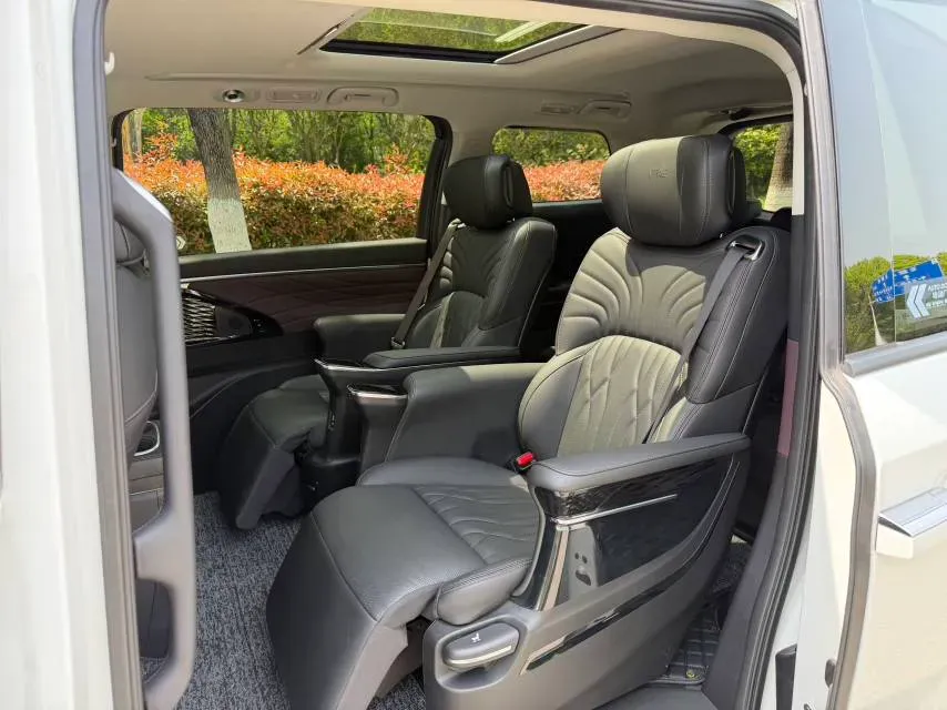 2024 GAC Trumpchi M8 2.0T 252HP L4 8AT,autocango,china used car exporter,china ev exporter,chinese used car exporter,chinese used ev exporter