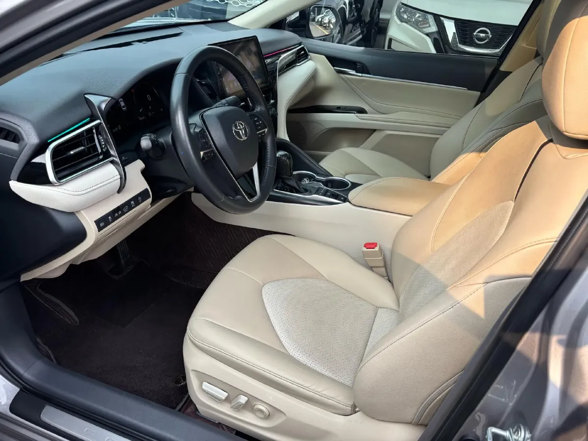 2021 Toyota Camry 2.5L 209HP L4 8AT,autocango,china used car exporter,china ev exporter,chinese used car exporter,chinese used ev exporter