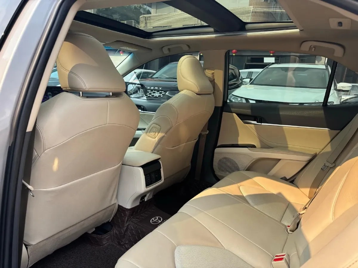 2021 Toyota Camry 2.5L 209HP L4 8AT,autocango,china used car exporter,china ev exporter,chinese used car exporter,chinese used ev exporter