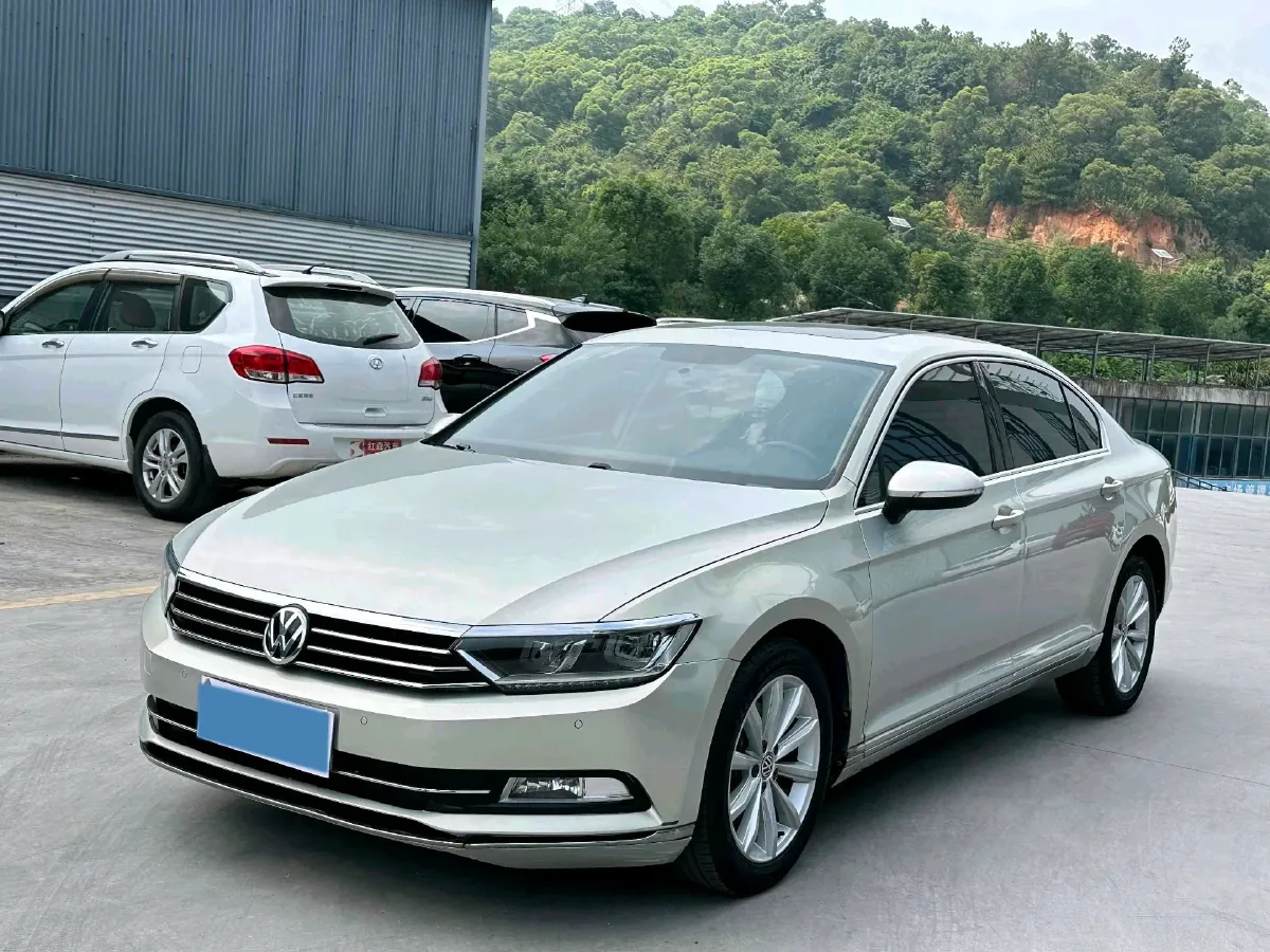 2018 Volkswagen Magotan 1.8T 180HP L4 7DCT,autocango,china used car exporter,china ev exporter,chinese used car exporter,chinese used ev exporter