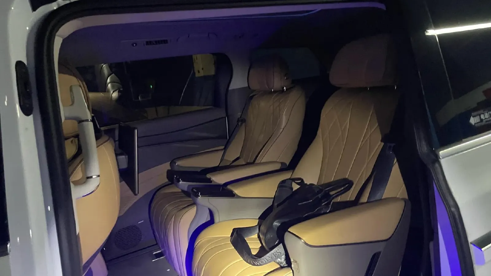 2022 Mercedes-Benz GLC Class 2.0T 197HP L4 9AT,autocango,china used car exporter,china ev exporter,chinese used car exporter,chinese used ev exporter