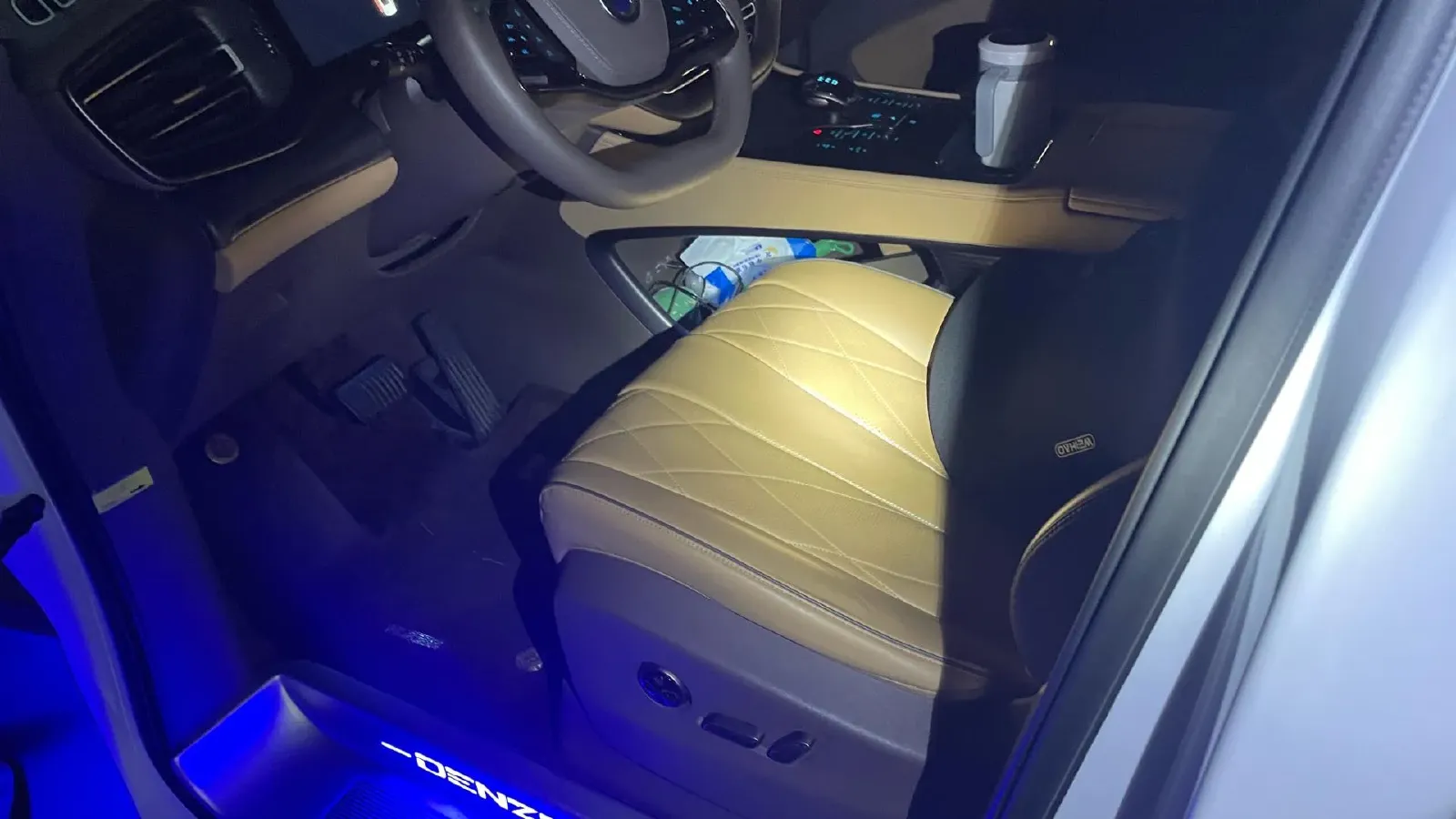 2022 Mercedes-Benz GLC Class 2.0T 197HP L4 9AT,autocango,china used car exporter,china ev exporter,chinese used car exporter,chinese used ev exporter