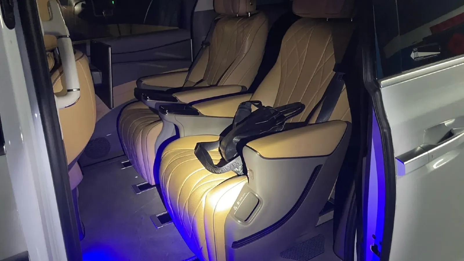 2022 Mercedes-Benz GLC Class 2.0T 197HP L4 9AT,autocango,china used car exporter,china ev exporter,chinese used car exporter,chinese used ev exporter