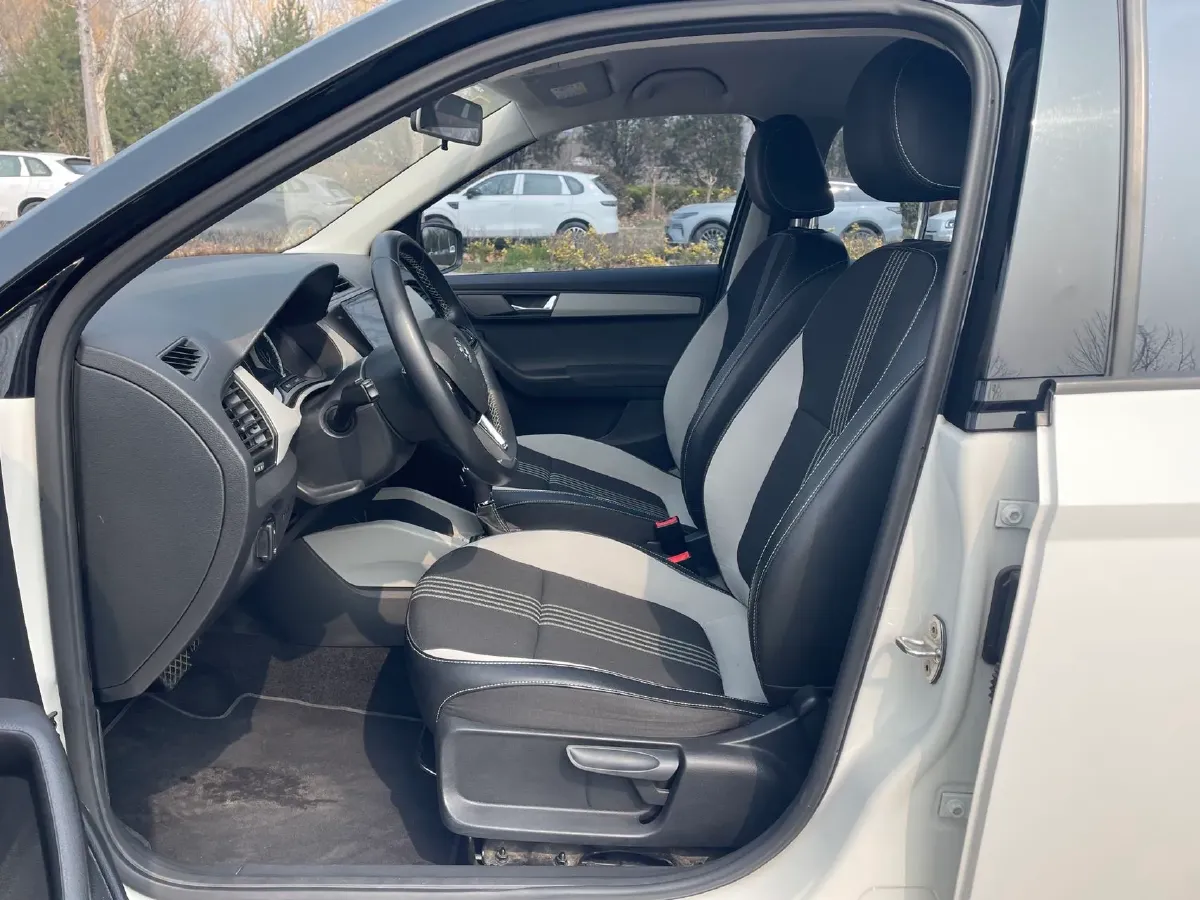 2017 Skoda Fabia 1.6L 110HP L4 6AT,autocango,china used car exporter,china ev exporter,chinese used car exporter,chinese used ev exporter