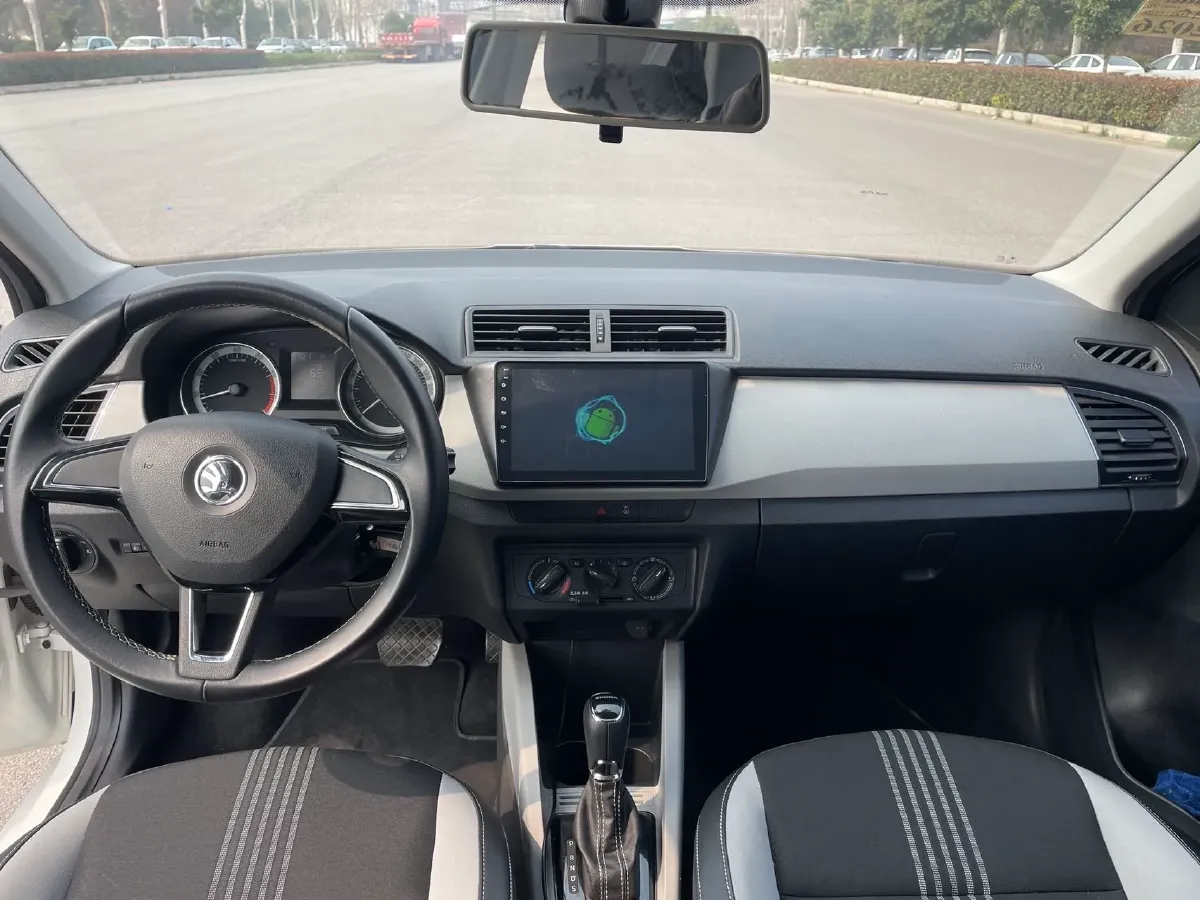 2017 Skoda Fabia 1.6L 110HP L4 6AT,autocango,china used car exporter,china ev exporter,chinese used car exporter,chinese used ev exporter