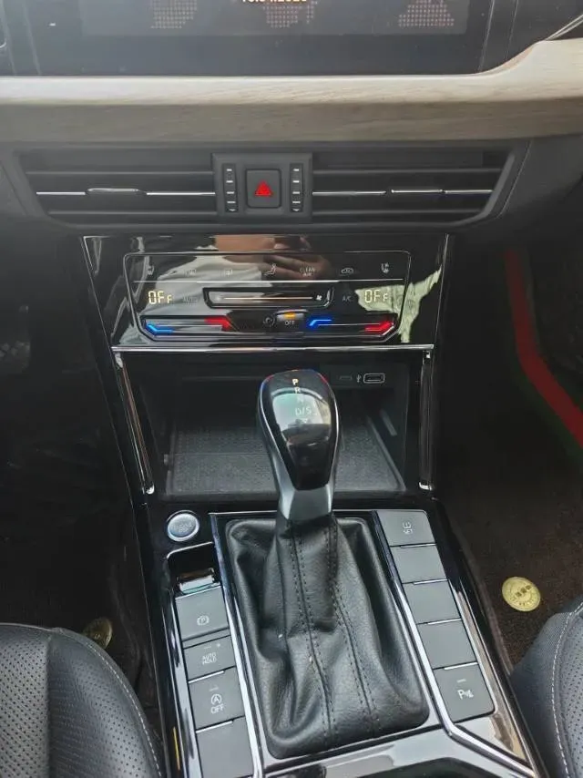 2021 Volkswagen Passat 2.0T 186HP L4 7DCT,autocango,china used car exporter,china ev exporter,chinese used car exporter,chinese used ev exporter