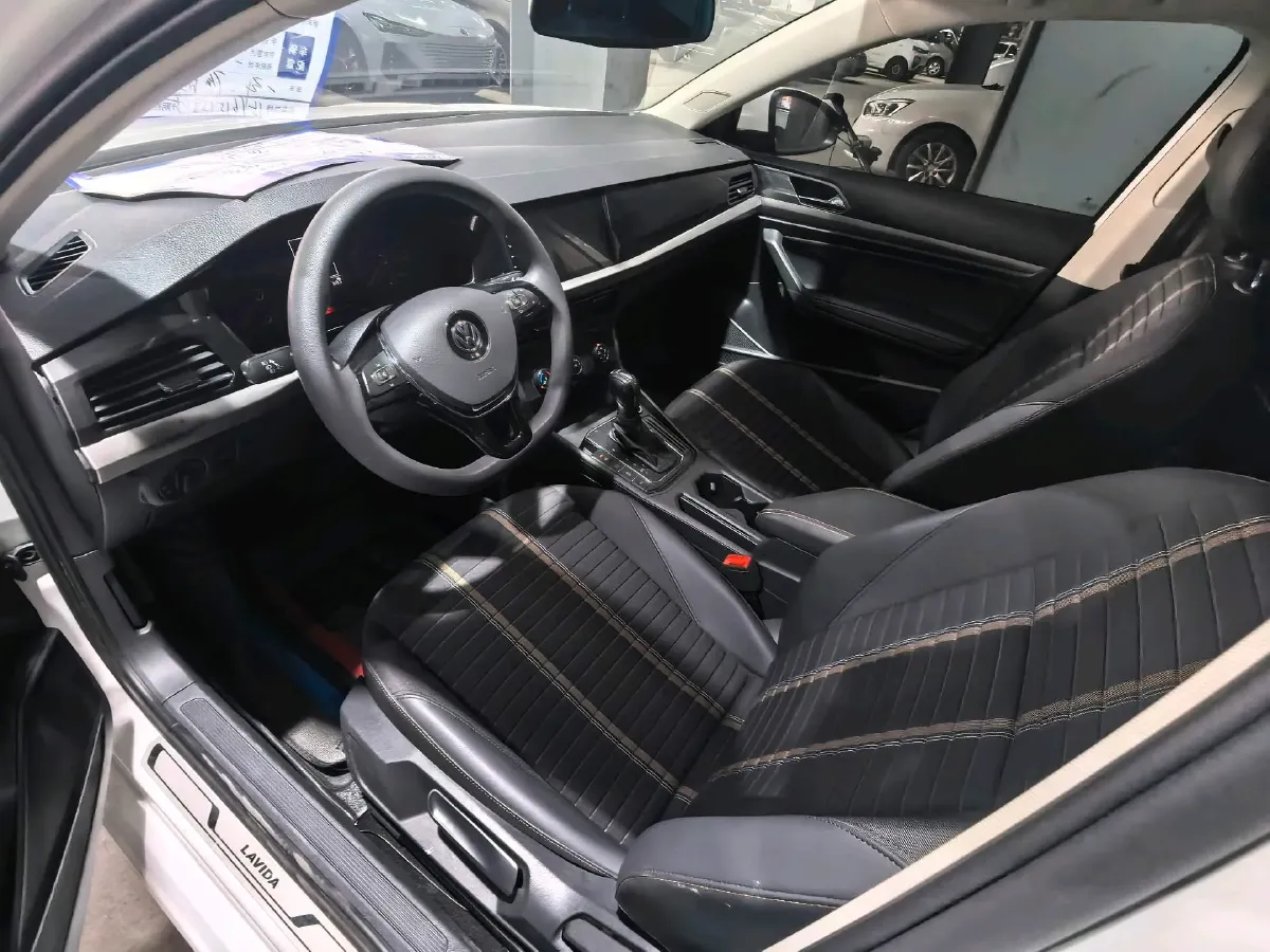 2018 Skoda Karoq 1.4T 150HP L4 7DCT,autocango,china used car exporter,china ev exporter,chinese used car exporter,chinese used ev exporter