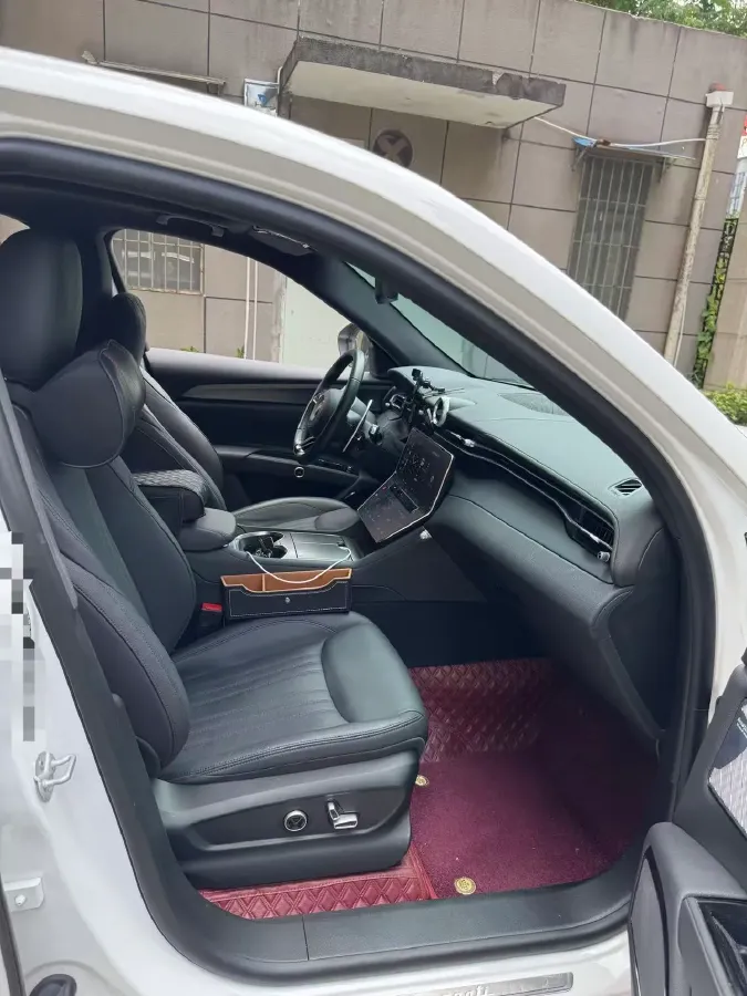 2022 Maserati Levante 2.0T 330HP L4 8AT,autocango,china used car exporter,china ev exporter,chinese used car exporter,chinese used ev exporter