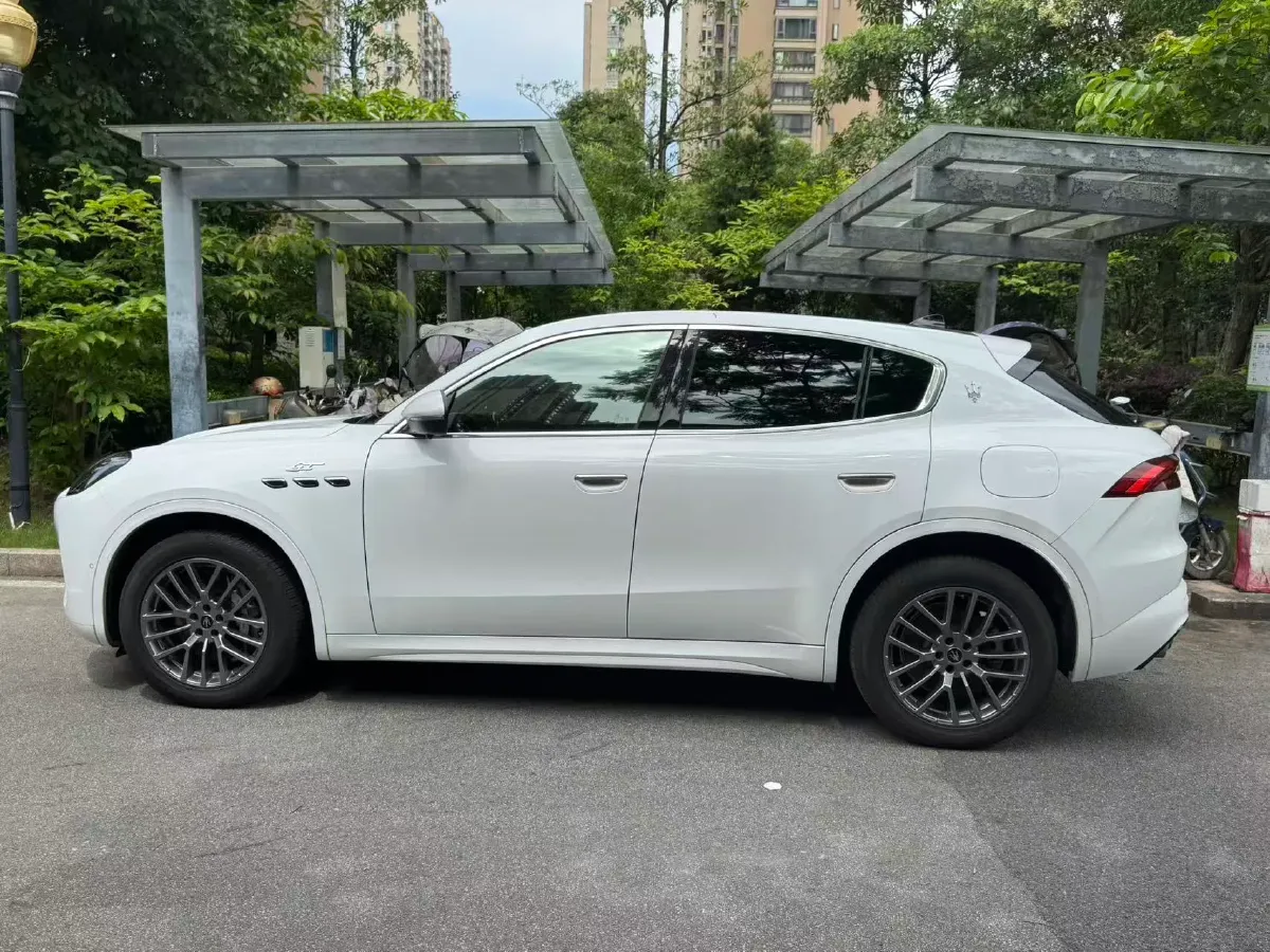 2022 Maserati Levante 2.0T 330HP L4 8AT,autocango,china used car exporter,china ev exporter,chinese used car exporter,chinese used ev exporter