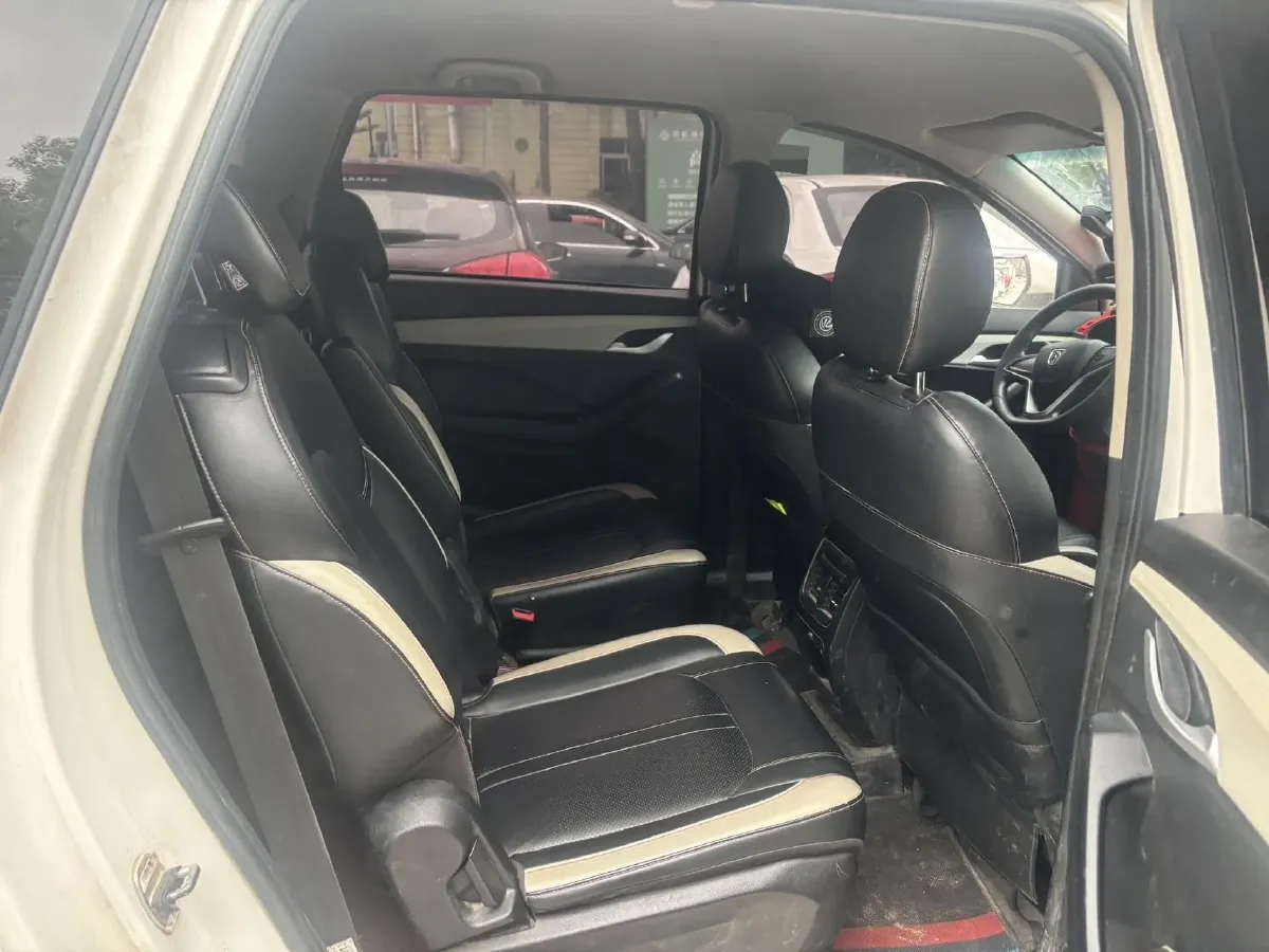 2019 BaoJun 360 1.5L 105HP L4 6MT,autocango,china used car exporter,china ev exporter,chinese used car exporter,chinese used ev exporter