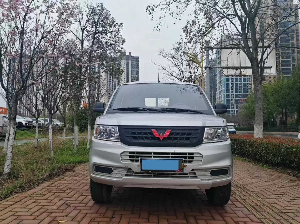 2021 WuLing RongGuang New Truck 1.8L 125HP L4 5MT,autocango,china used car exporter,china ev exporter,chinese used car exporter,chinese used ev exporter