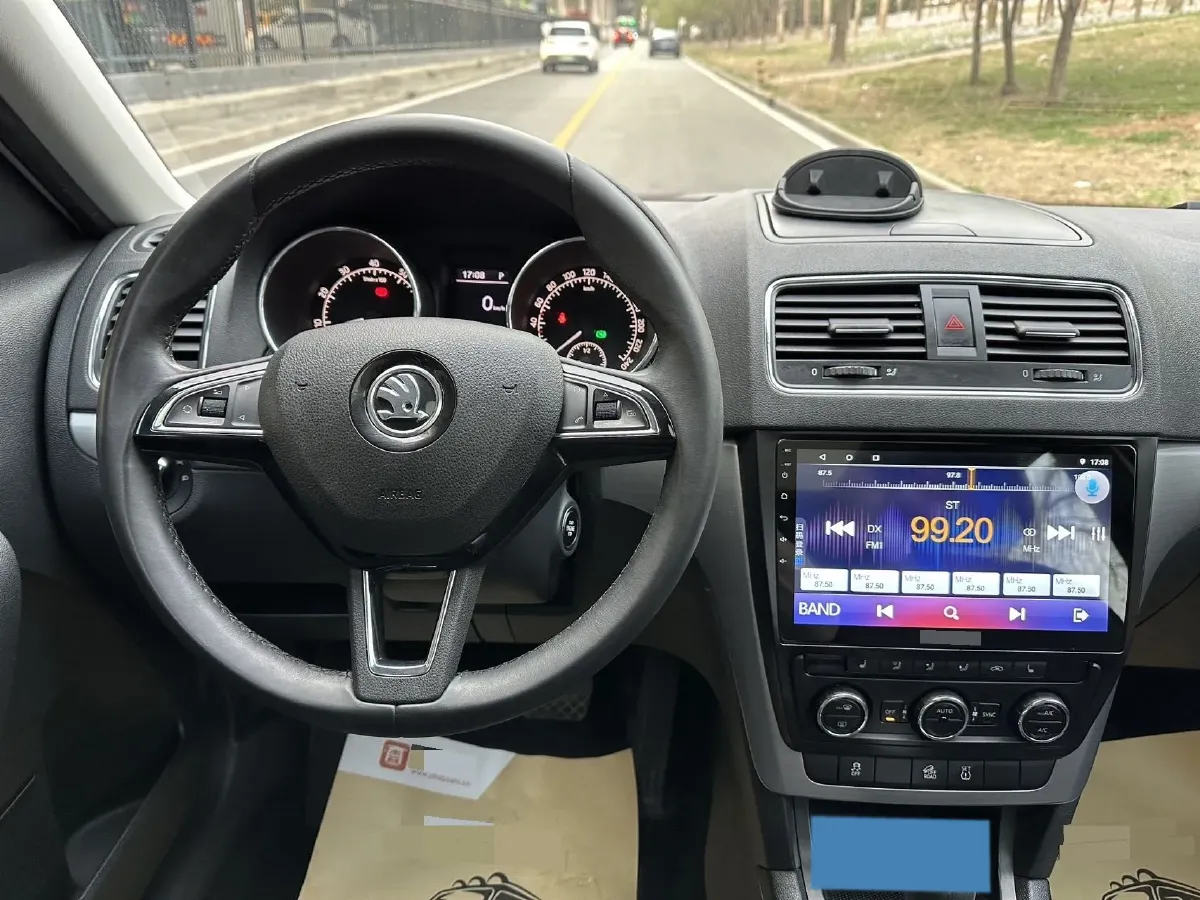 2017 Skoda Yeti 1.8T 160HP L4 6DCT,autocango,china used car exporter,china ev exporter,chinese used car exporter,chinese used ev exporter