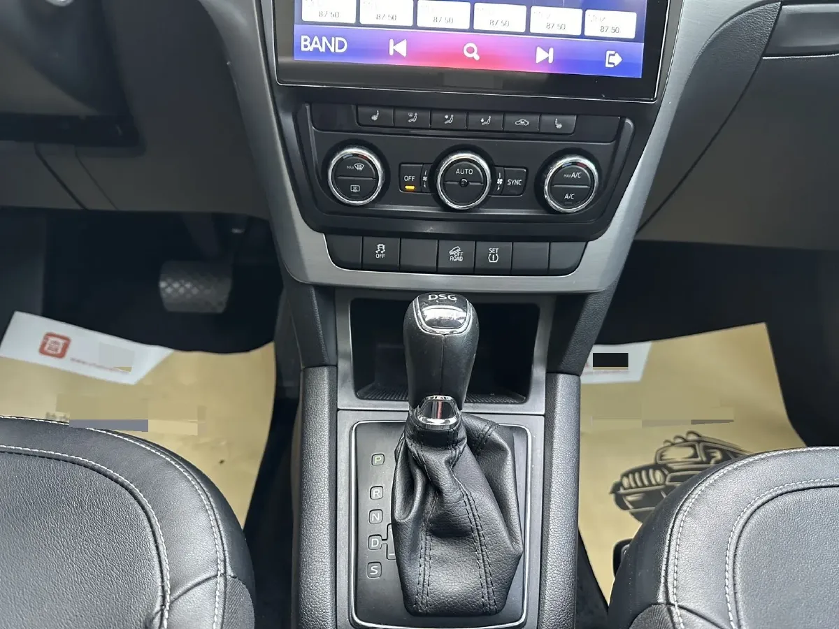 2017 Skoda Yeti 1.8T 160HP L4 6DCT,autocango,china used car exporter,china ev exporter,chinese used car exporter,chinese used ev exporter