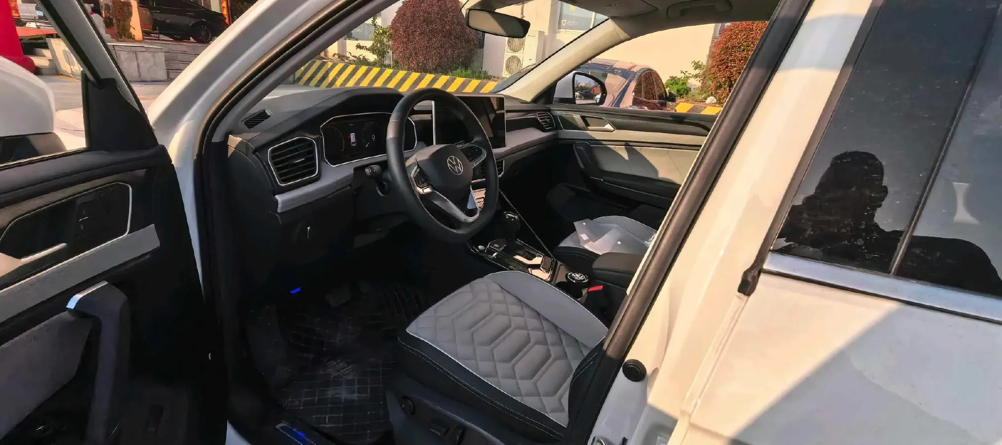 2024 Volkswagen Tayron 2.0T 186HP L4 7DCT,autocango,china used car exporter,china ev exporter,chinese used car exporter,chinese used ev exporter