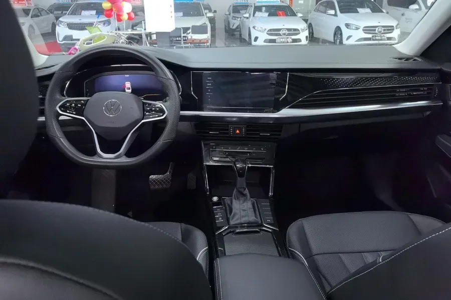 2024 Volkswagen Passat 2.0T 220HP L4 7DCT,autocango,china used car exporter,china ev exporter,chinese used car exporter,chinese used ev exporter