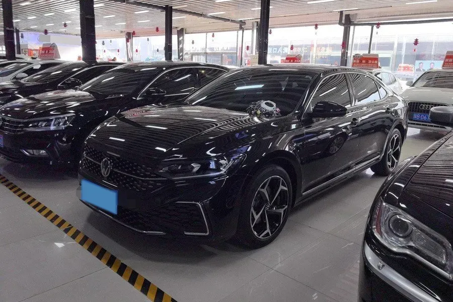 2024 Volkswagen Passat 2.0T 220HP L4 7DCT,autocango,china used car exporter,china ev exporter,chinese used car exporter,chinese used ev exporter