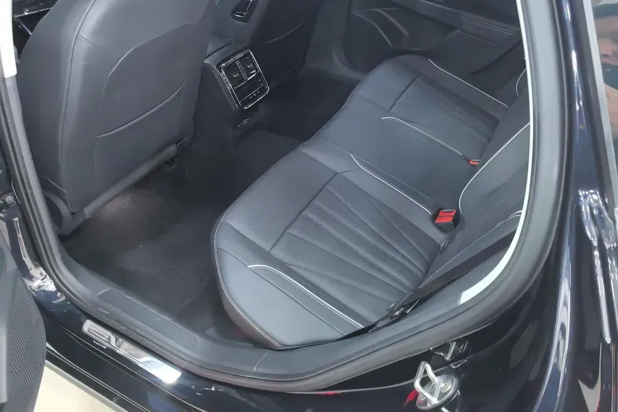 2024 Volkswagen Passat 2.0T 220HP L4 7DCT,autocango,china used car exporter,china ev exporter,chinese used car exporter,chinese used ev exporter