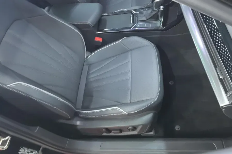 2024 Volkswagen Passat 2.0T 220HP L4 7DCT,autocango,china used car exporter,china ev exporter,chinese used car exporter,chinese used ev exporter