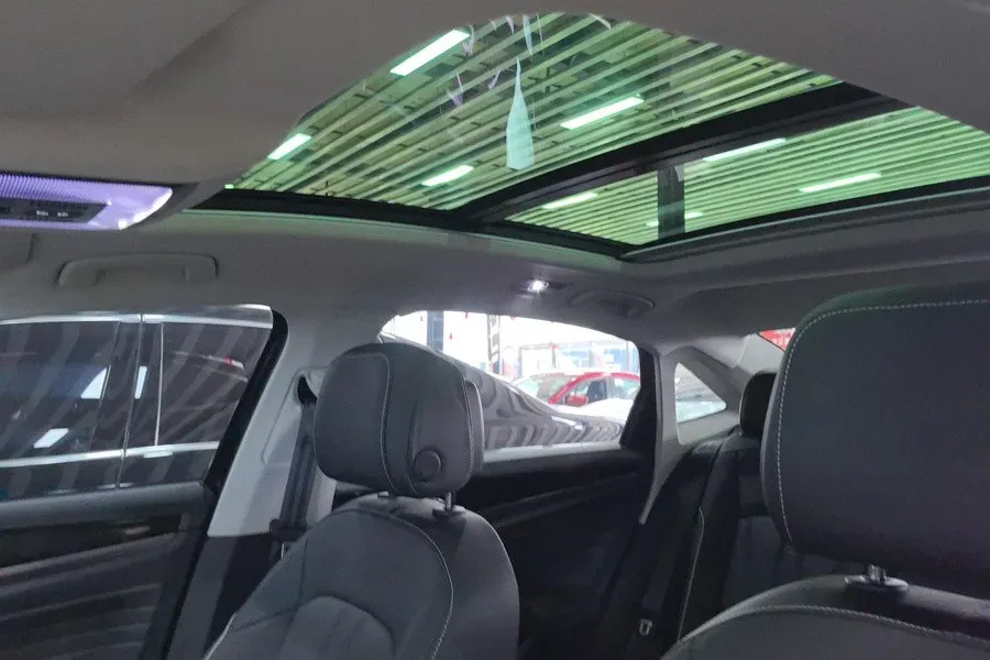 2024 Volkswagen Passat 2.0T 220HP L4 7DCT,autocango,china used car exporter,china ev exporter,chinese used car exporter,chinese used ev exporter