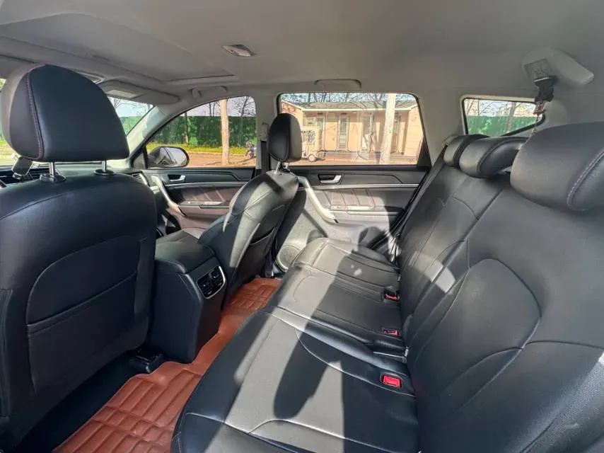 2019 Haval M6 1.5T 150HP L4 6MT,autocango,china used car exporter,china ev exporter,chinese used car exporter,chinese used ev exporter