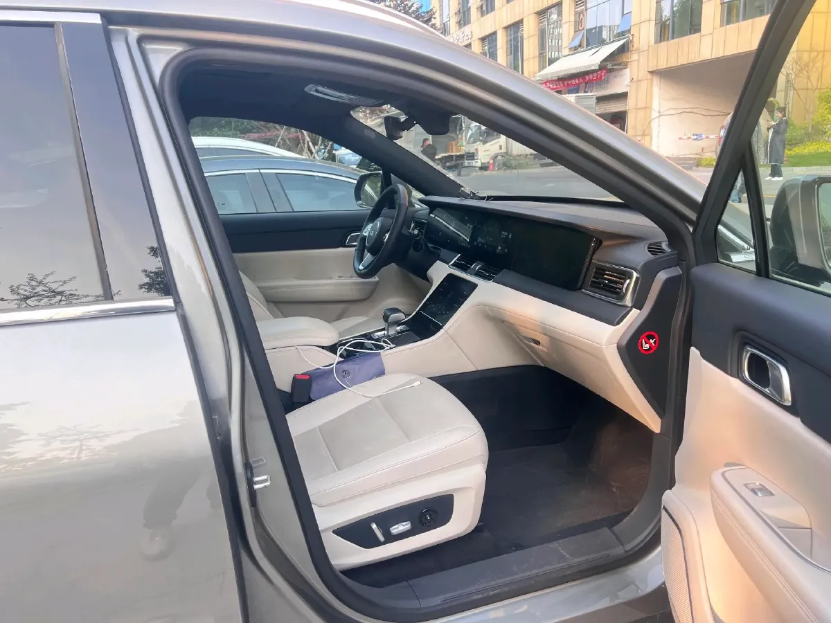 2021 Li ONE Range Extended 131HP REEV 40.5KWH,autocango,china used car exporter,china ev exporter,chinese used car exporter,chinese used ev exporter