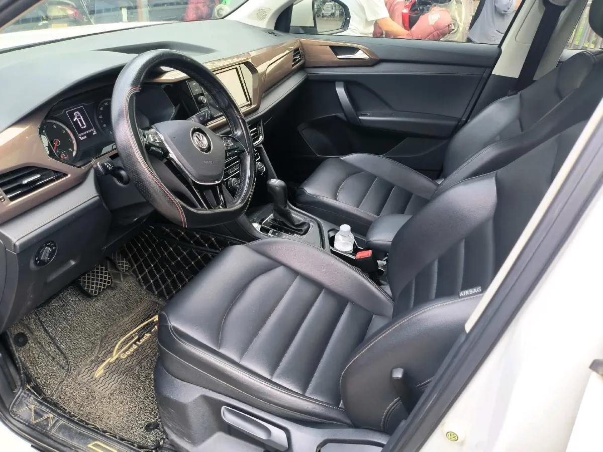 2019 MINI MINI 1.5T 102HP L3 7DCT,autocango,china used car exporter,china ev exporter,chinese used car exporter,chinese used ev exporter