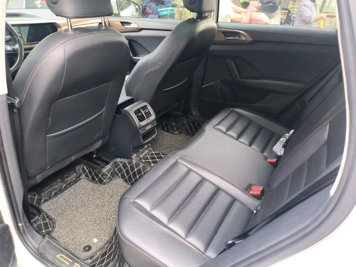 2019 MINI MINI 1.5T 102HP L3 7DCT,autocango,china used car exporter,china ev exporter,chinese used car exporter,chinese used ev exporter