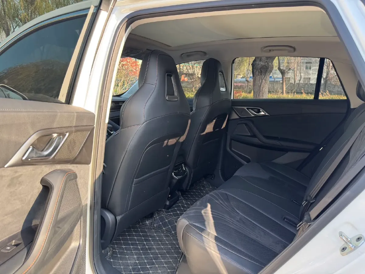 2024 Roewe D5X DMH 1.5T 150HP L4 2DHT PHEV 21.4KWH,autocango,china used car exporter,china ev exporter,chinese used car exporter,chinese used ev exporter