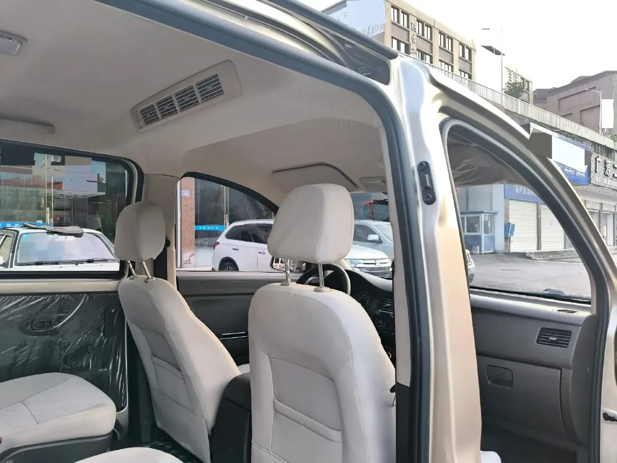 2019 WuLing HongGuang V 1.5L 105HP L4 5MT,autocango,china used car exporter,china ev exporter,chinese used car exporter,chinese used ev exporter