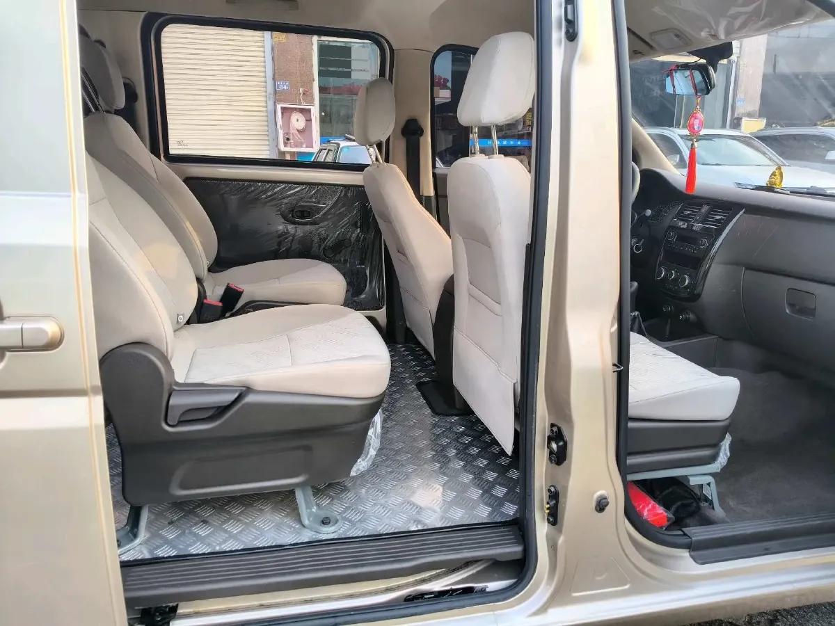 2019 WuLing HongGuang V 1.5L 105HP L4 5MT,autocango,china used car exporter,china ev exporter,chinese used car exporter,chinese used ev exporter