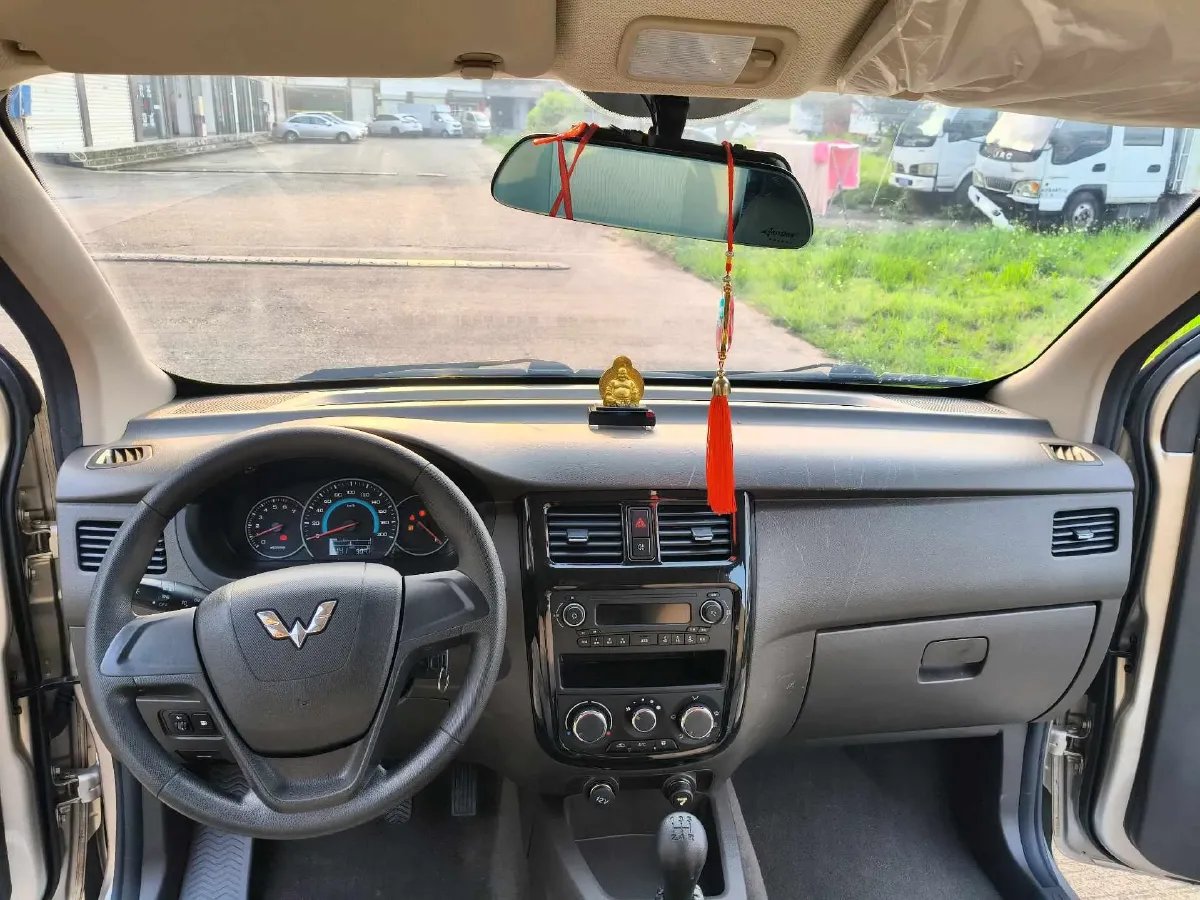 2019 WuLing HongGuang V 1.5L 105HP L4 5MT,autocango,china used car exporter,china ev exporter,chinese used car exporter,chinese used ev exporter