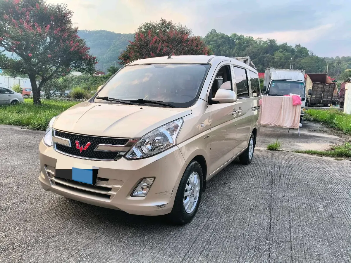 2019 WuLing HongGuang V 1.5L 105HP L4 5MT,autocango,china used car exporter,china ev exporter,chinese used car exporter,chinese used ev exporter