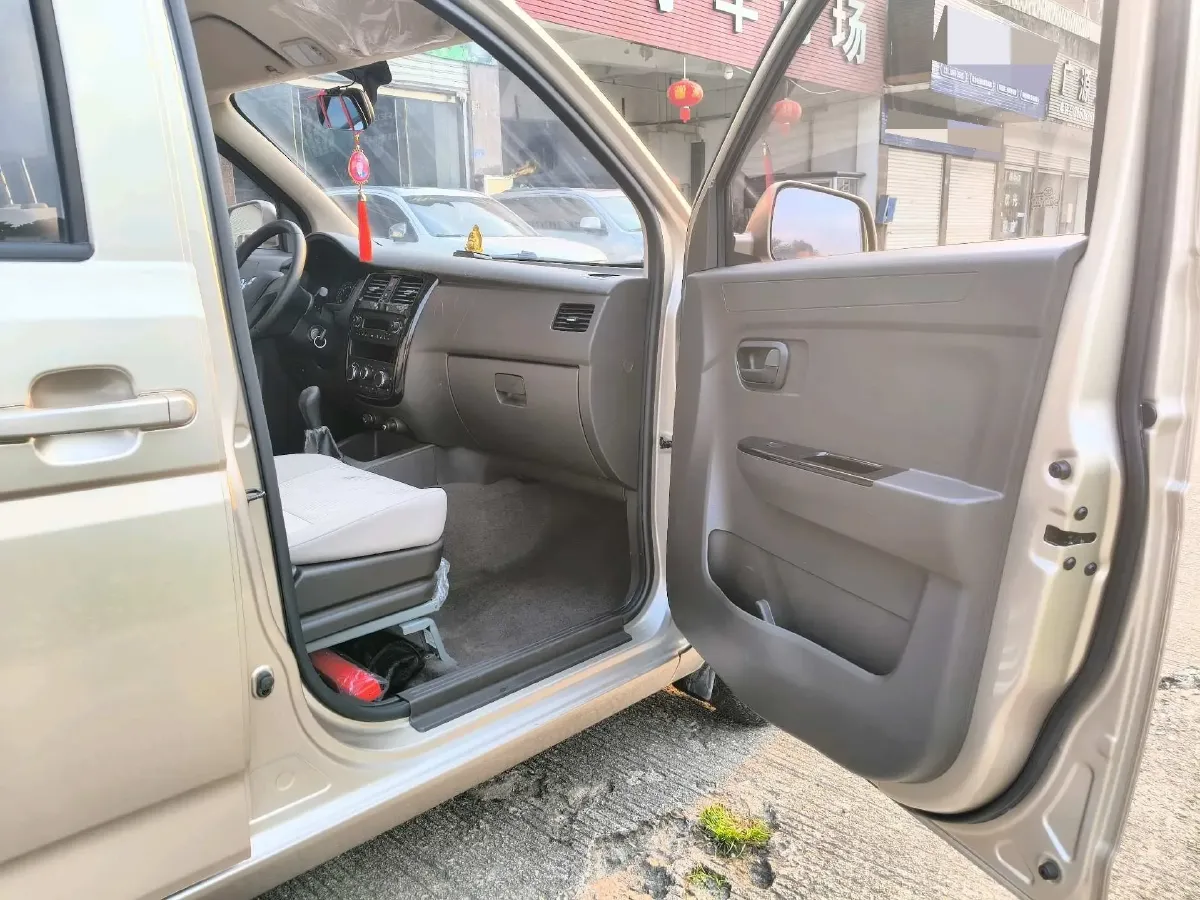 2019 WuLing HongGuang V 1.5L 105HP L4 5MT,autocango,china used car exporter,china ev exporter,chinese used car exporter,chinese used ev exporter