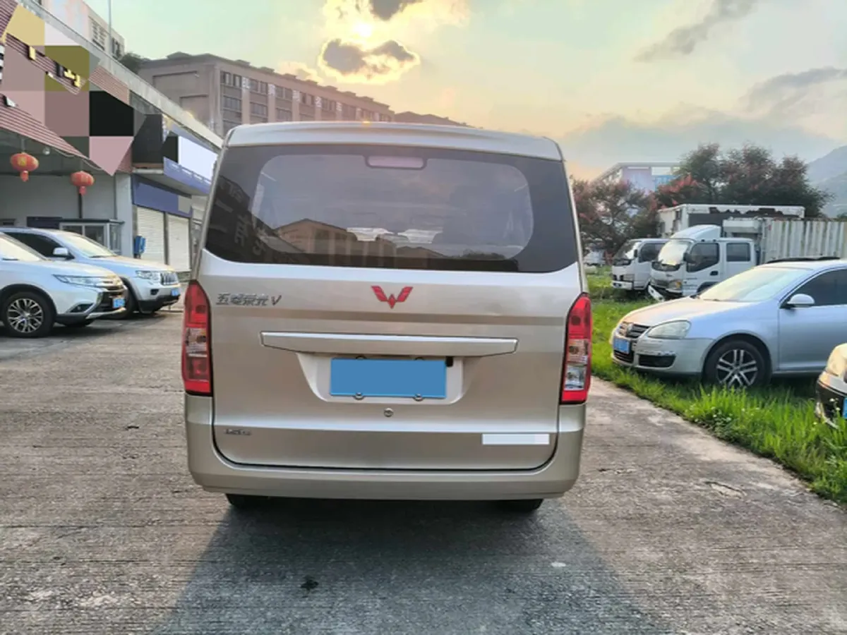 2019 WuLing HongGuang V 1.5L 105HP L4 5MT,autocango,china used car exporter,china ev exporter,chinese used car exporter,chinese used ev exporter