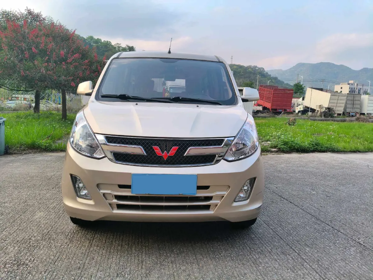 2019 WuLing HongGuang V 1.5L 105HP L4 5MT,autocango,china used car exporter,china ev exporter,chinese used car exporter,chinese used ev exporter