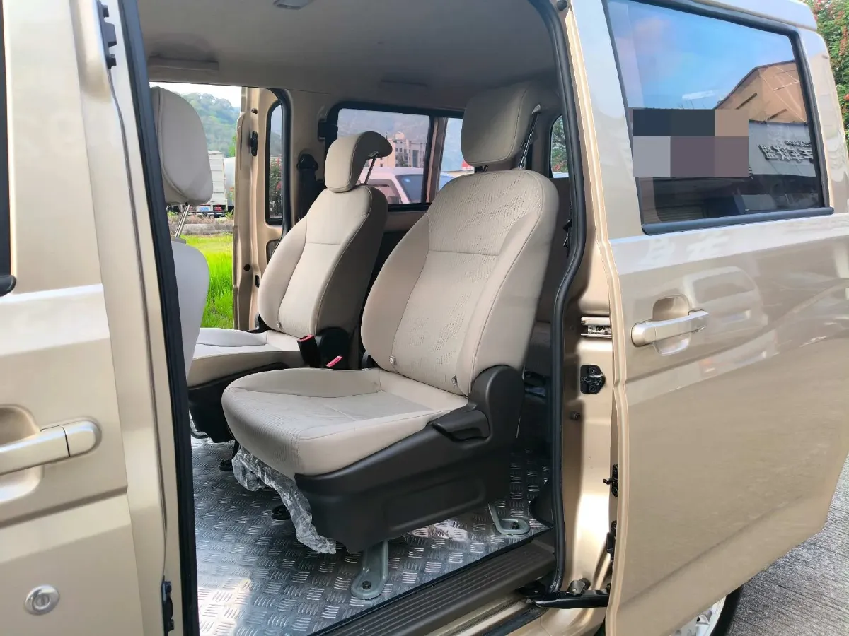 2019 WuLing HongGuang V 1.5L 105HP L4 5MT,autocango,china used car exporter,china ev exporter,chinese used car exporter,chinese used ev exporter