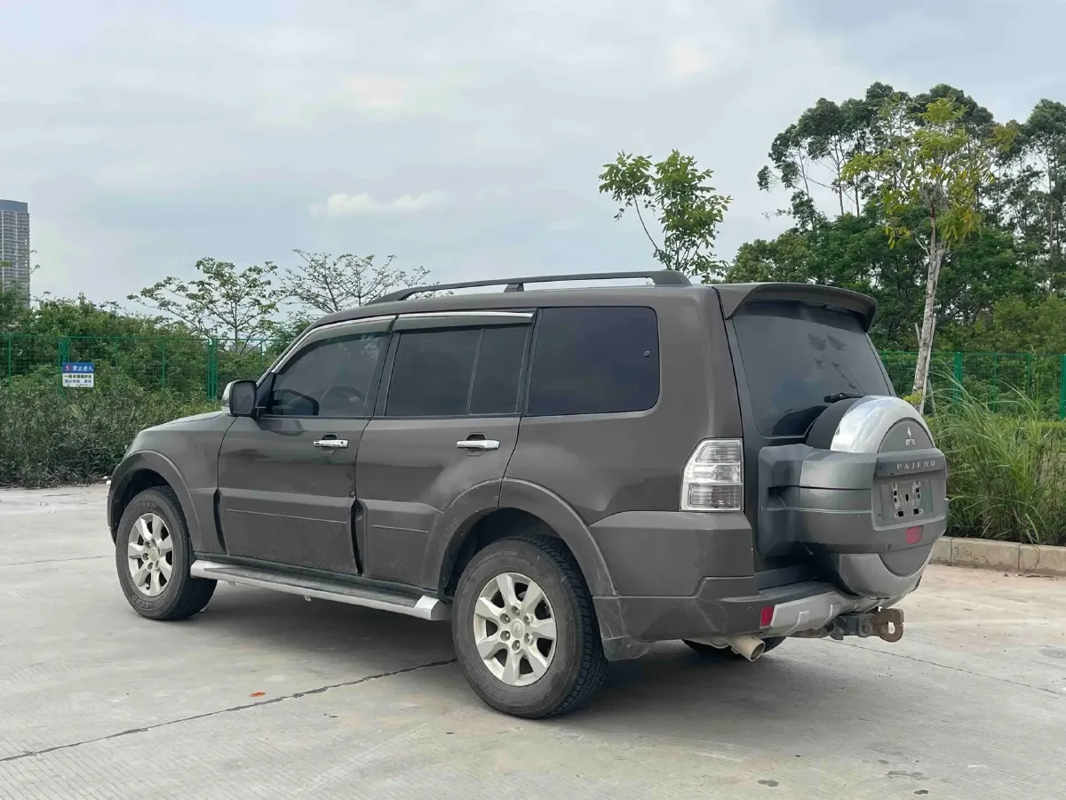 2016 Mitsubishi Pajero 3.0L 174HP V6 5AT,autocango,china used car exporter,china ev exporter,chinese used car exporter,chinese used ev exporter