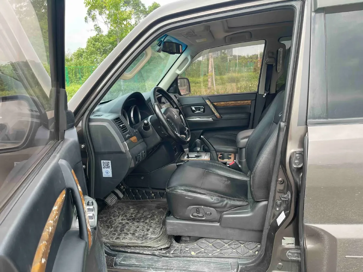 2016 Mitsubishi Pajero 3.0L 174HP V6 5AT,autocango,china used car exporter,china ev exporter,chinese used car exporter,chinese used ev exporter