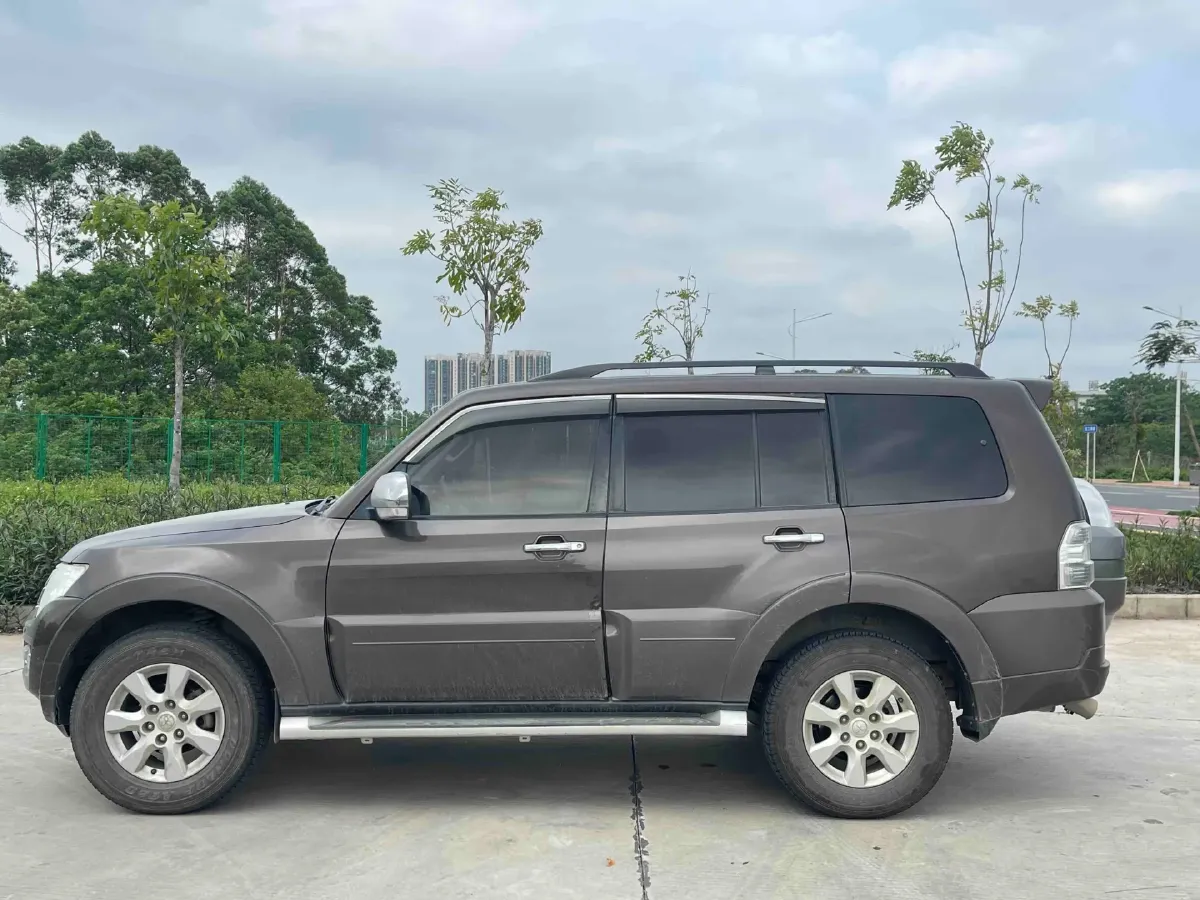 2016 Mitsubishi Pajero 3.0L 174HP V6 5AT,autocango,china used car exporter,china ev exporter,chinese used car exporter,chinese used ev exporter